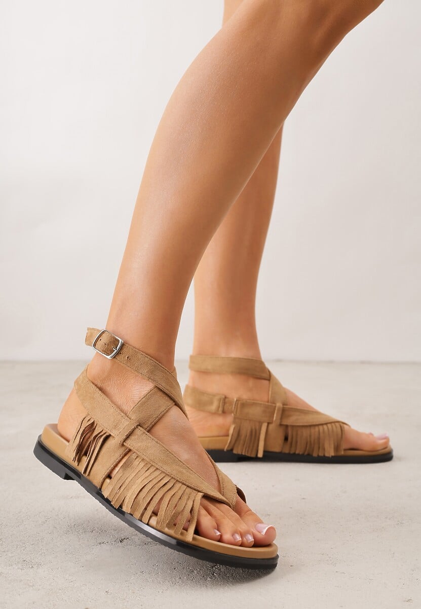 Ciemnobeżowe Sandały Typu Rzymianki Ozdobione Frędzlami Casasos 1