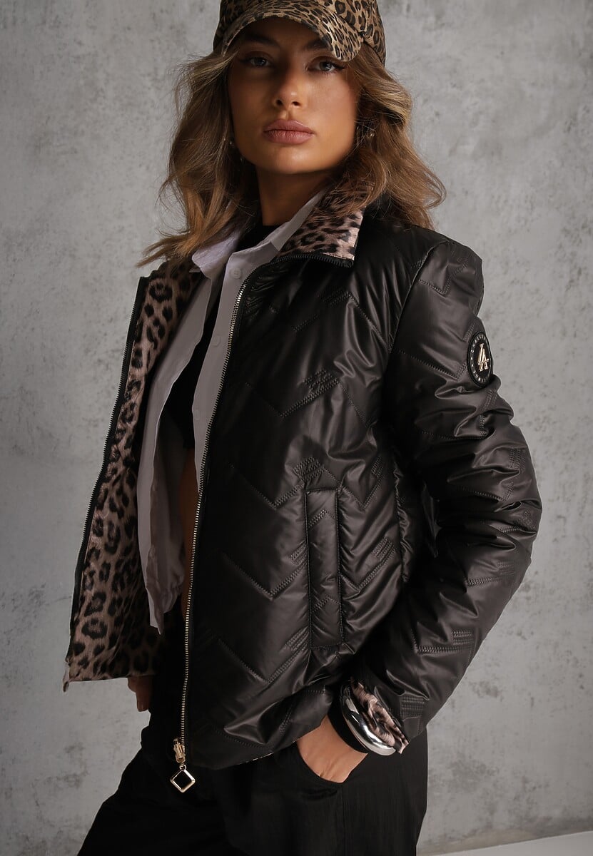 Czarna Pikowana Kurtka Dwustronna z Motywem Panterki i Naszywką Damike 1