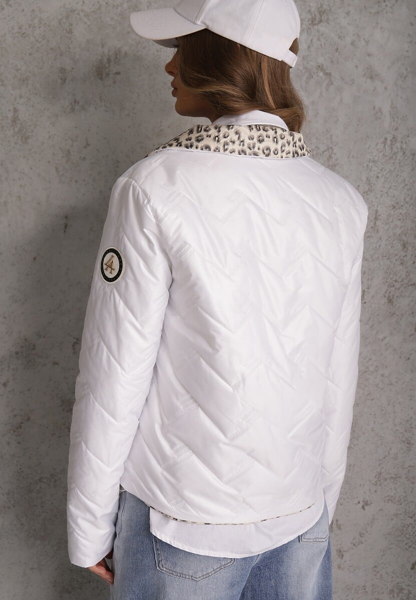 Biała Pikowana Kurtka Dwustronna z Motywem Panterki i Naszywką Damike 3
