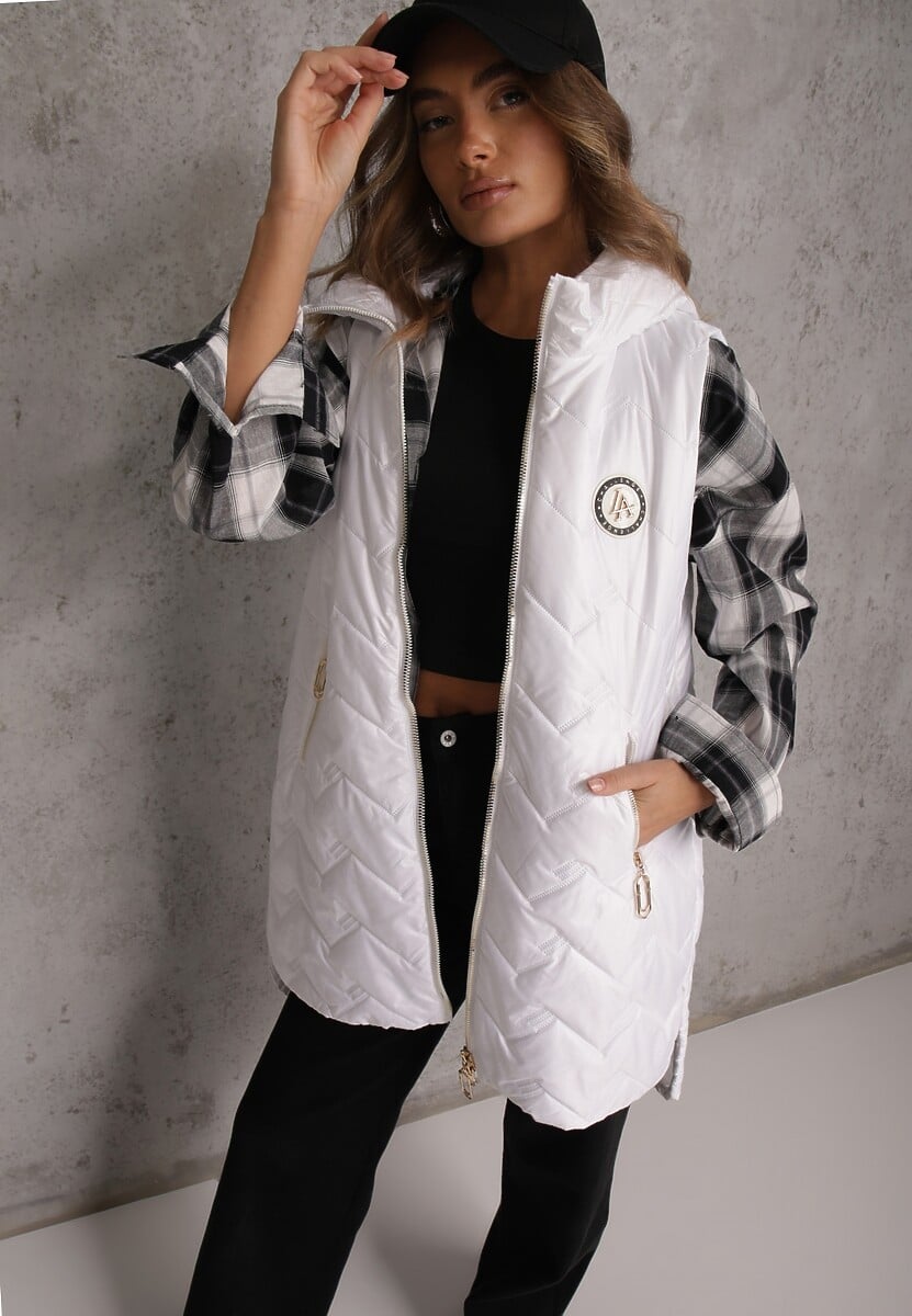 Biała Długa Pikowana Kamizelka z Kapturem i Ozdobną Naszywką Mentape 1