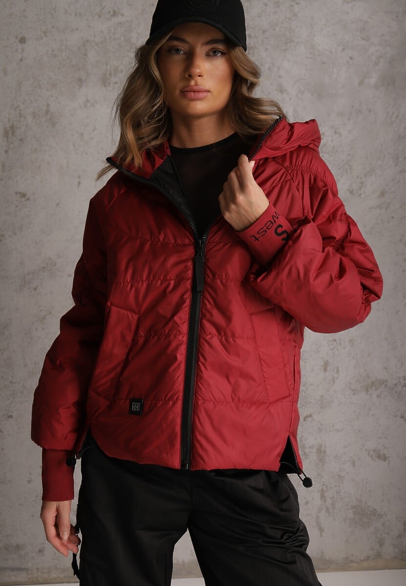 Czerwona Pikowana Kurtka Puffer z Kapturem Ozdobiona Napisami Orellana 1