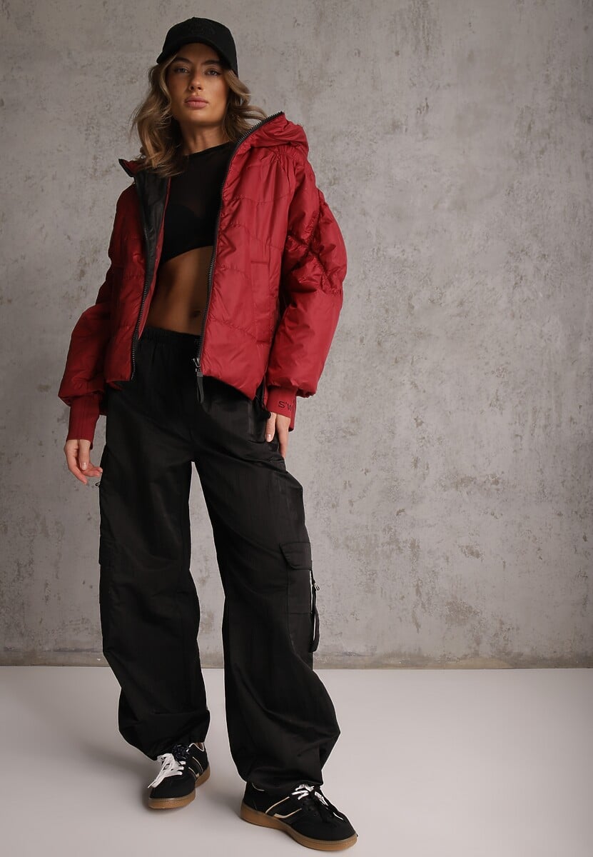 Czerwona Pikowana Kurtka Puffer z Kapturem Ozdobiona Napisami Orellana 2