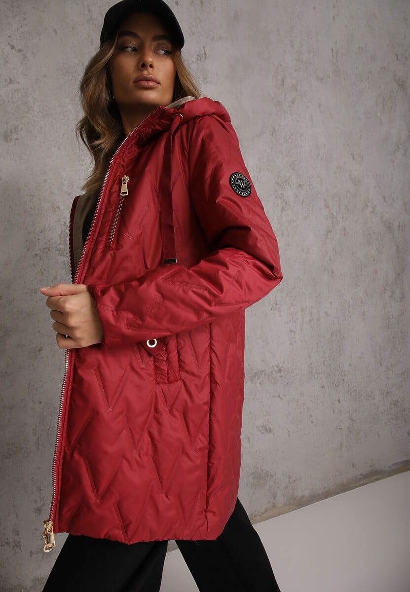 Czerwona Długa Kurtka Parka Pikowana z Kapturem Ozdobiona Aplikacją Rossea 1
