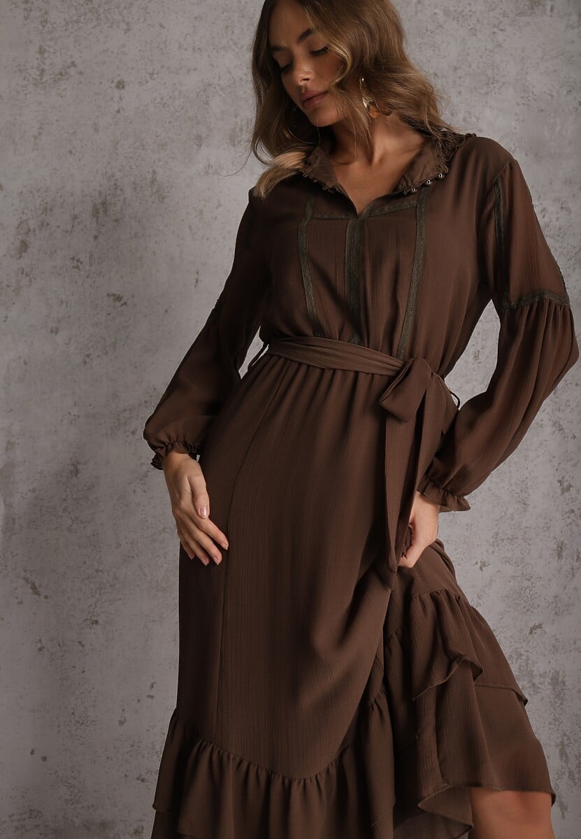 Brązowa Sukienka Boho z Paskiem Guzikami i Falbanami Nevinete 1