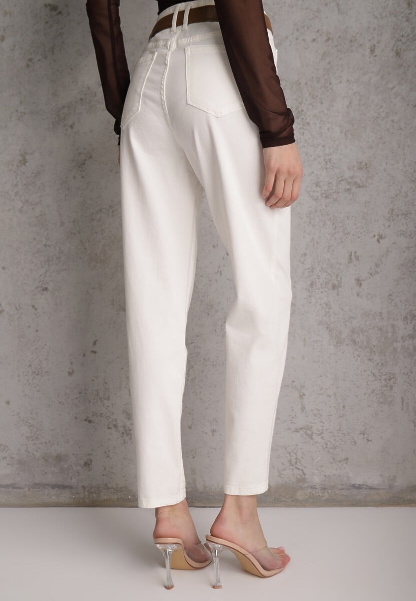 Białe Jeansy Mom Fit z Wiskozą Bawełną i Paskiem z Metaliczną Klamrą Salennith 3