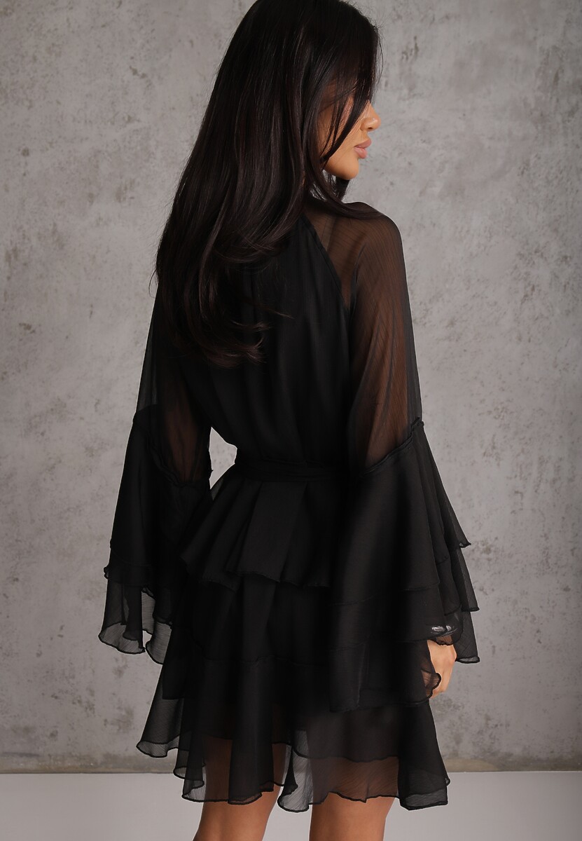 Czarna Eteryczna Sukienka z Falbanami i Wiązanym Paskiem w Talii Rivania 3