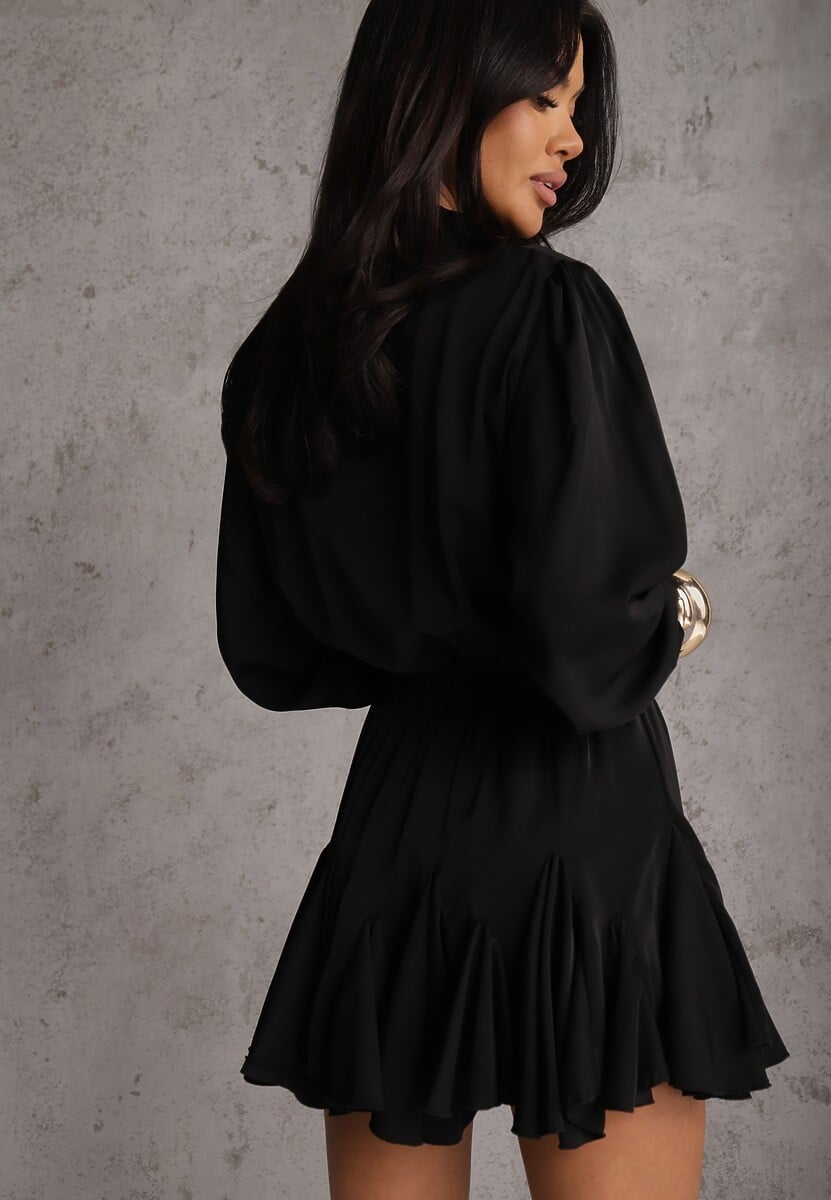 Czarna Sukienka z Wiskozą o Rozkloszowanym Kroju z Falbankami i Wiązaniem Meriianes 3