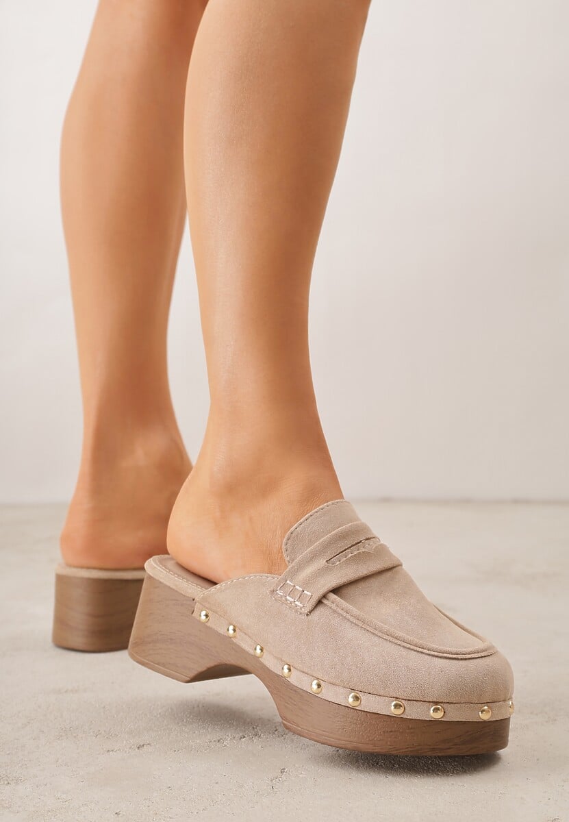 Beżowe Klapki Drewniaki o Fasonie Loafersów z Ozdobnymi Nitami Sargita 1