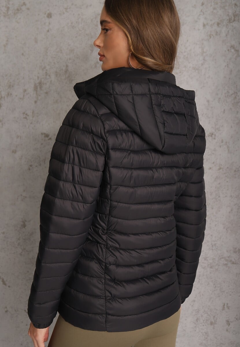 Czarna Pikowana Kurtka Przejściowa z Kapturem z Możliwością Odpięcia Feziel 3