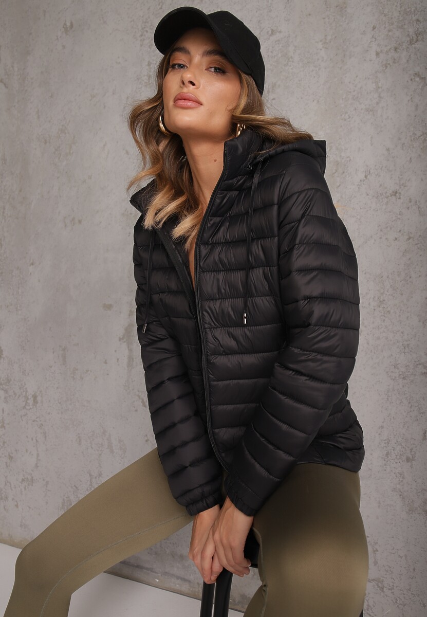 Czarna Pikowana Kurtka Przejściowa z Kapturem z Możliwością Odpięcia Feziel 1