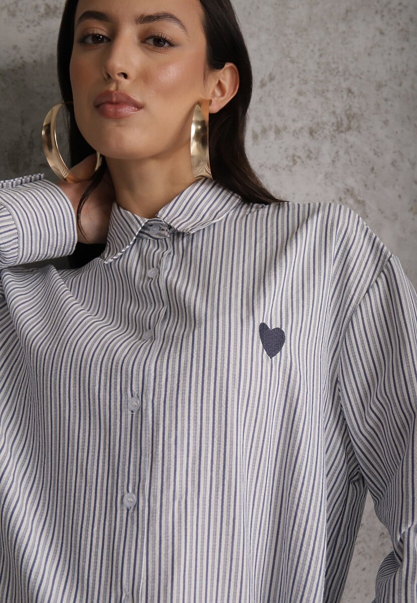 Niebieska Koszula z Bawełną w Paski z Haftowaną Aplikacją Serca Sewrona 1
