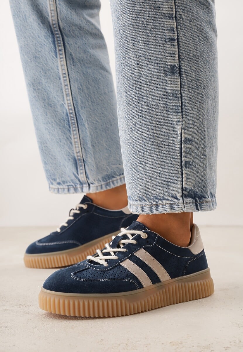 Granatowe Sneakersy Typu Tenisówki z Zamszu Naturalnego Ozdobione Paskami Tarinella 2
