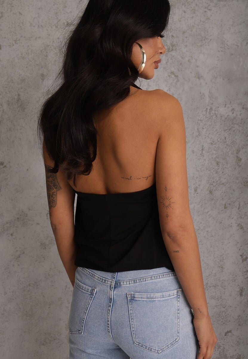 Czarny Marszczony Top Halter z Łańcuszkiem i Kwiatem Przy Dekolcie Idivanna 3