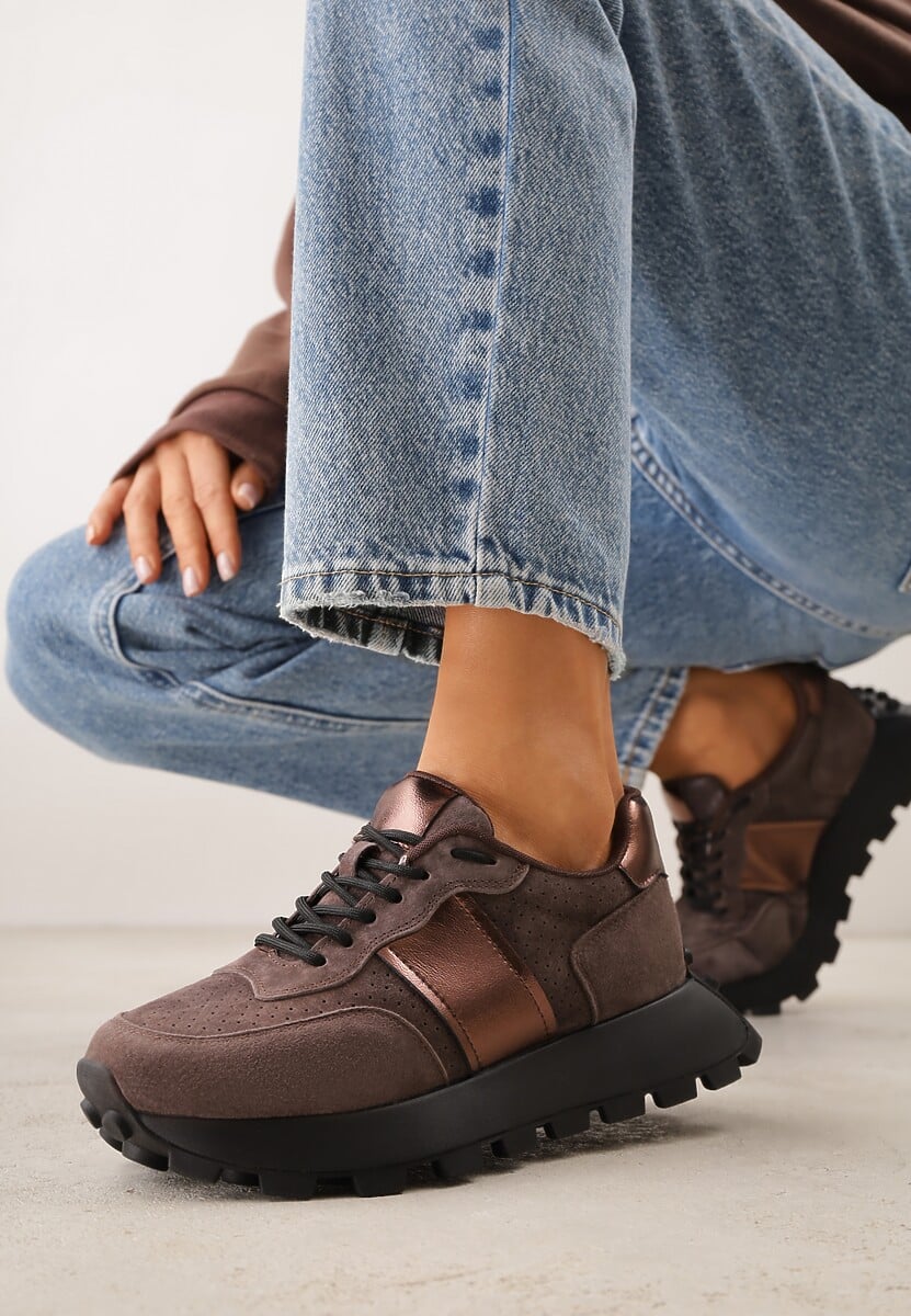 Brązowe Zamszowe Sneakersy na Podeszwie Chunky z Perforowaną Cholewką Cezarlina 1