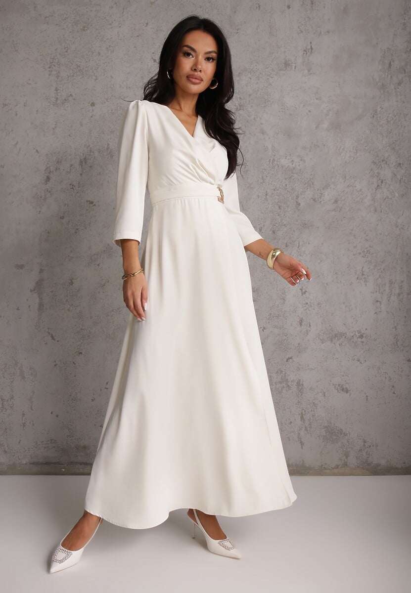 Jasnobeżowa Elegancka Sukienka o Kopertowym Kroju Zdobiona Aplikacją w Talii Zilendra 2