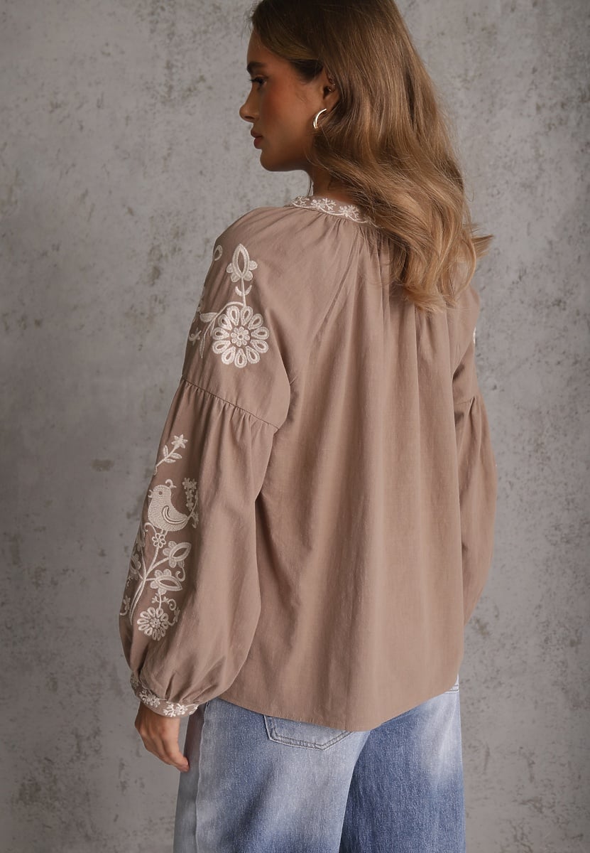 Beżowa Rustykalna Bluzka z Bawełny Zdobiona Haftem i Sznurkiem z Chwostami Marytea 3