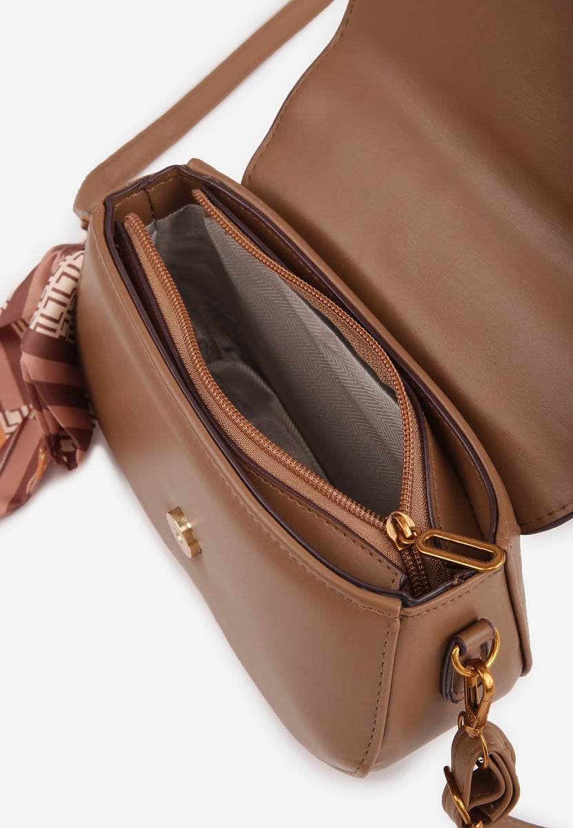 Geantă crossbody cu clapă, cataramă decorativă în stil retro și