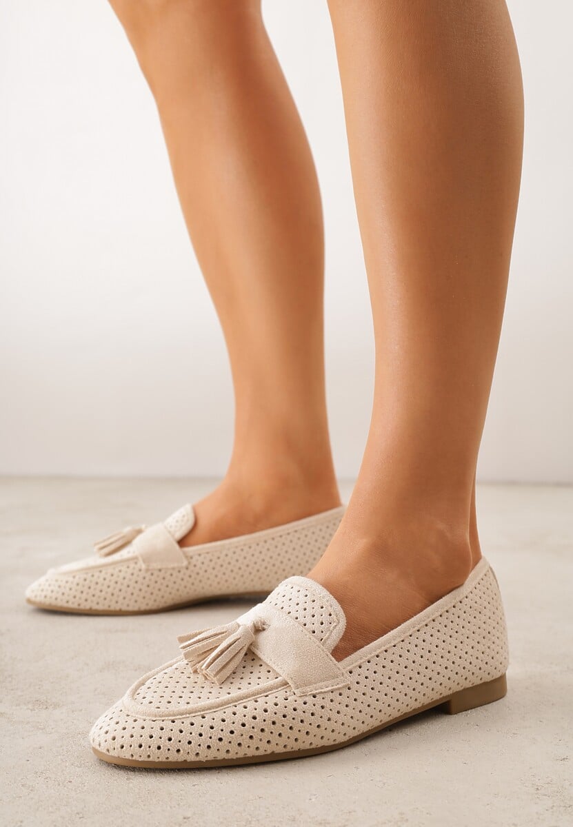 Beżowe Mokasyny VICES z Ażurową Cholewką i Frędzlami Hyrilea 2