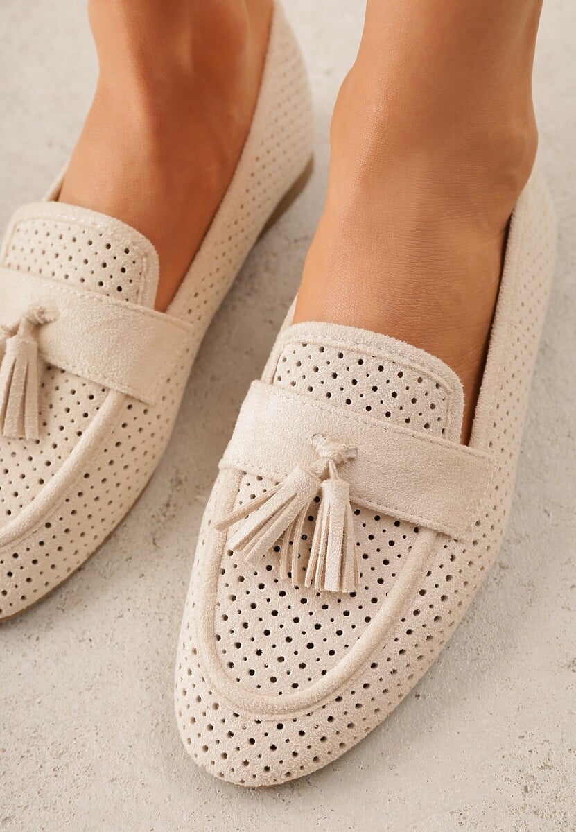 Beżowe Mokasyny VICES z Ażurową Cholewką i Frędzlami Hyrilea 3