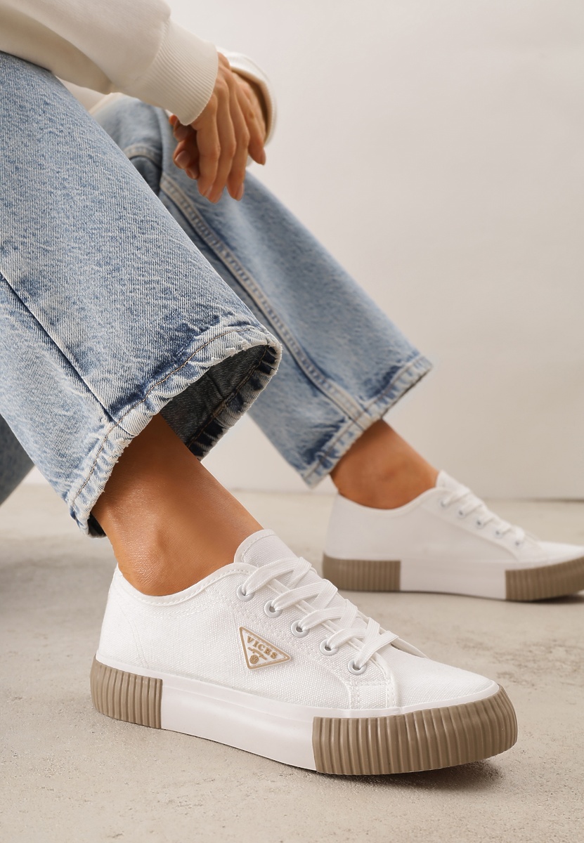 Biało-Beżowe Trampki VICES na Żłobionej Platformie Zdobione Trójkątną Aplikacją Lorerina 1