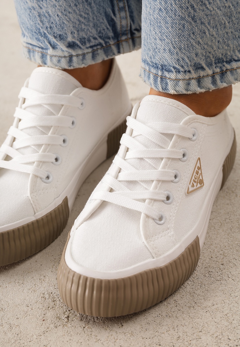 Biało-Beżowe Trampki VICES na Żłobionej Platformie Zdobione Trójkątną Aplikacją Lorerina 3