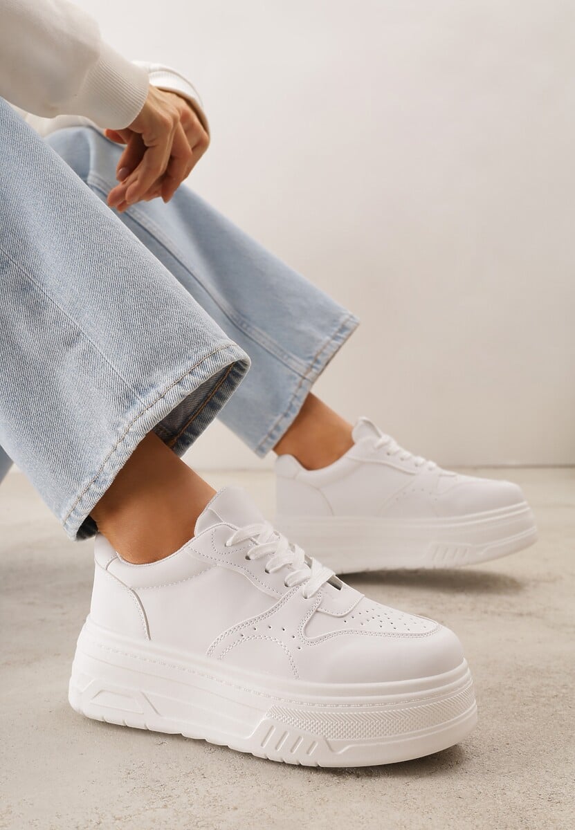 Białe Sneakersy VICES na Grubej Podeszwie Zdobione Perforacją przy Nosku Riosina 1