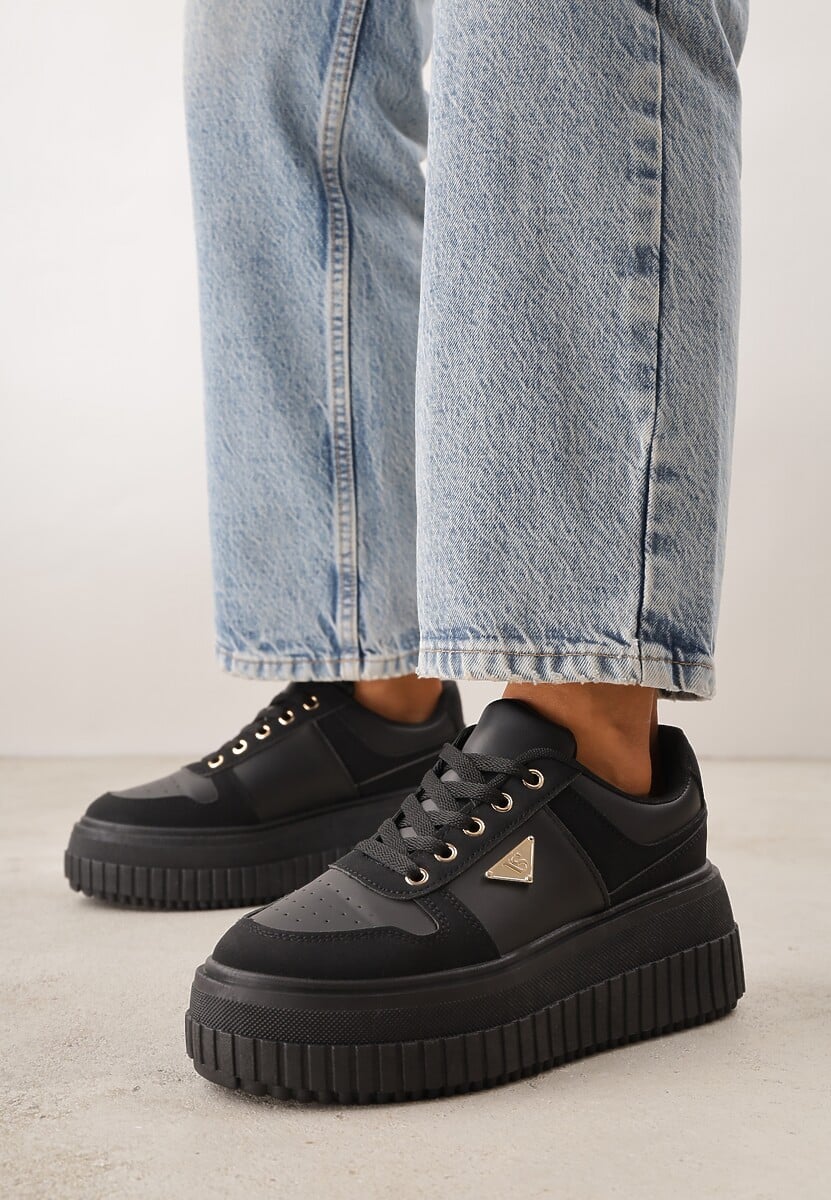 Czarne Chunky Sneakersy z Trójkątną Aplikacją VICES na Platformie Cezaline 3