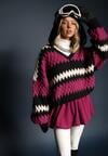 Pulover fuchsia oversize cu decolteu triunghiular din tricot decorativ Klinerda