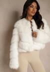 Biała Futrzana Kurtka o Krótkim Kroju Zapinana na Haftki Alorith