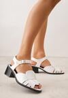Białe Sandały na Słupku z Geometryczną Cholewką Aiganele