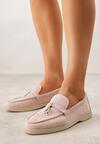 Różowe Mokasyny z Imitacji Zamszu Zdobione Zawieszką i Przeszyciem Aezoris