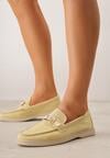 Żółte Mokasyny Ozdobione Metaliczną Klamrą Murielori