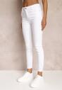 Białe Jeansy o Fasonie Skinny z Przetarciami na Krawędziach Ommath