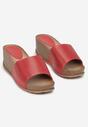 Czerwone Klapki na Koturnie z Szerokim Paskiem i Okrągłym Noskiem Rynn