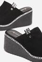Czarne Klapki na Koturnie z Perforacją i Otwartym Noskiem Averle