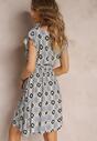 Rochie mini din bumbac albastru-negru cu model mozaic și elastic în talie Fiyona