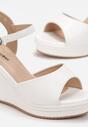 Białe Sandały na Koturnie z Otwartym Noskiem Apocia