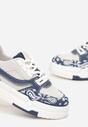 Biało-Granatowe Sznurowane Sneakersy z Ozdobnymi Przeszyciami na Grubej Podeszwie Pionsa