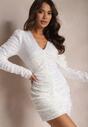 Biała Sukienka Mini Zdobiona Cekinami z Marszczeniami i Trójkątnym Dekoltem Vartha