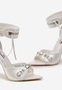 Białe Połyskujące Sandały na Szpilce z Metalicznymi Wstawkami Virela