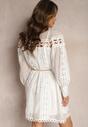 Biała Koszulowa Sukienka Mini z Paskiem Zdobiona Koronką Organdi