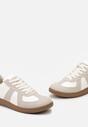 Beżowo-Białe Sznurowane Sneakersy na Brązowej Podeszwie z Przeszyciami Assetnima