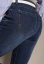 Granatowe Jeansy o Fasonie Skinny Ozdobione Przedarciami Erisea