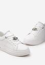 Biało-Srebrne Sneakersy na Płaskiej Podeszwie z Imitacji Skóry z Broszką Unattia