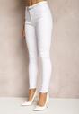 Białe Jeansy Skinny z Lekko Postrzępionymi Nogawkami Griana