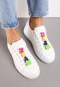 Białe Sneakersy na Niskiej Platformie z Kolorowymi Aplikacjami na Sznurówkach Lasteria