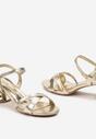 Złote Sandały na Niskim Słupku z Metalicznym Obcasem Wykończonym Cyrkoniami Nicotia