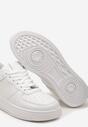 Białe Klasyczne Sneakersy z Perforacją i Sznurowaniem Natessu