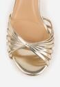 Sandale aurii din imitație de piele pe toc mic cu cataramă Marique