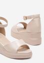 Beżowe Sandały z Imitacji Skóry na Niskim Koturnie i Platformie ze Sprzączką Mrisabella